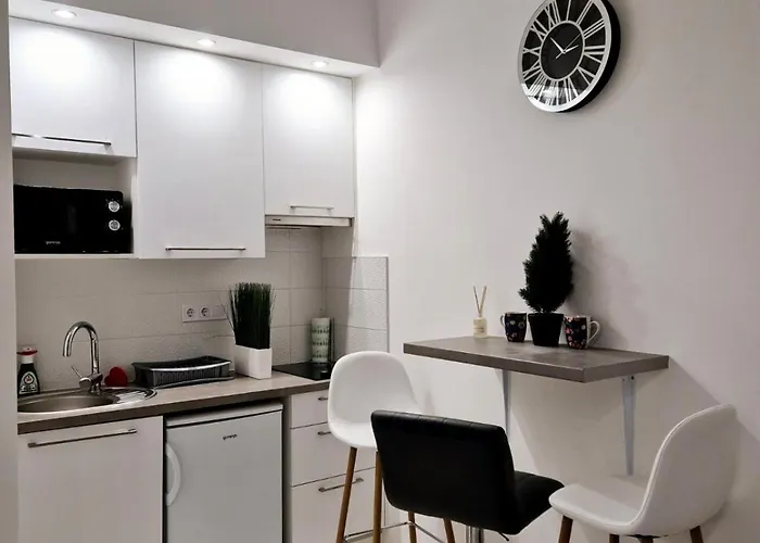 Chic Home In The Party District