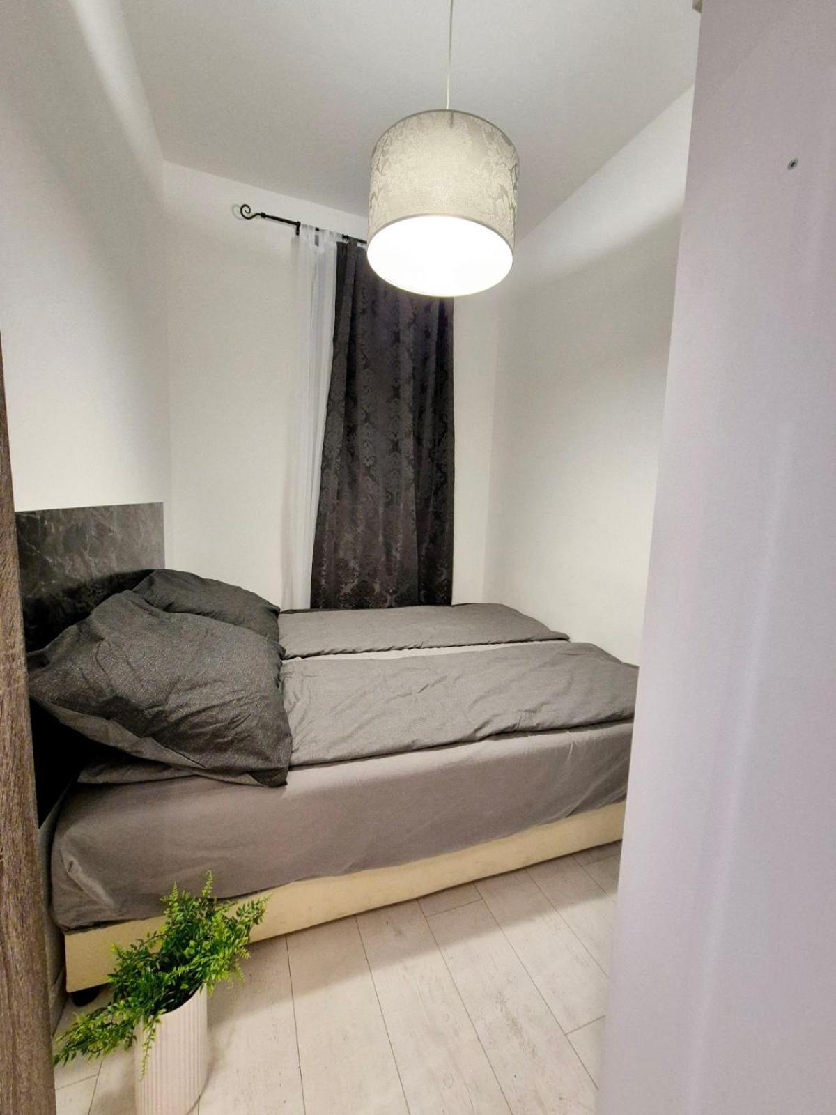 Chic In The Party District Apartament *